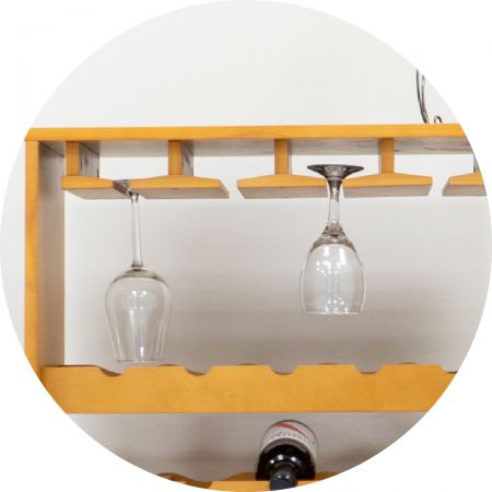 O suporte para taças de vinho fica pendurado de cabeça para baixo, e a parede interna da taça não acumula poeira facilmente. Mesmo com um pouco de umidade, é fácil de secar ao ar livre.